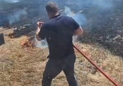 Muhtar ve eşi yangını söndürmek için seferber oldu