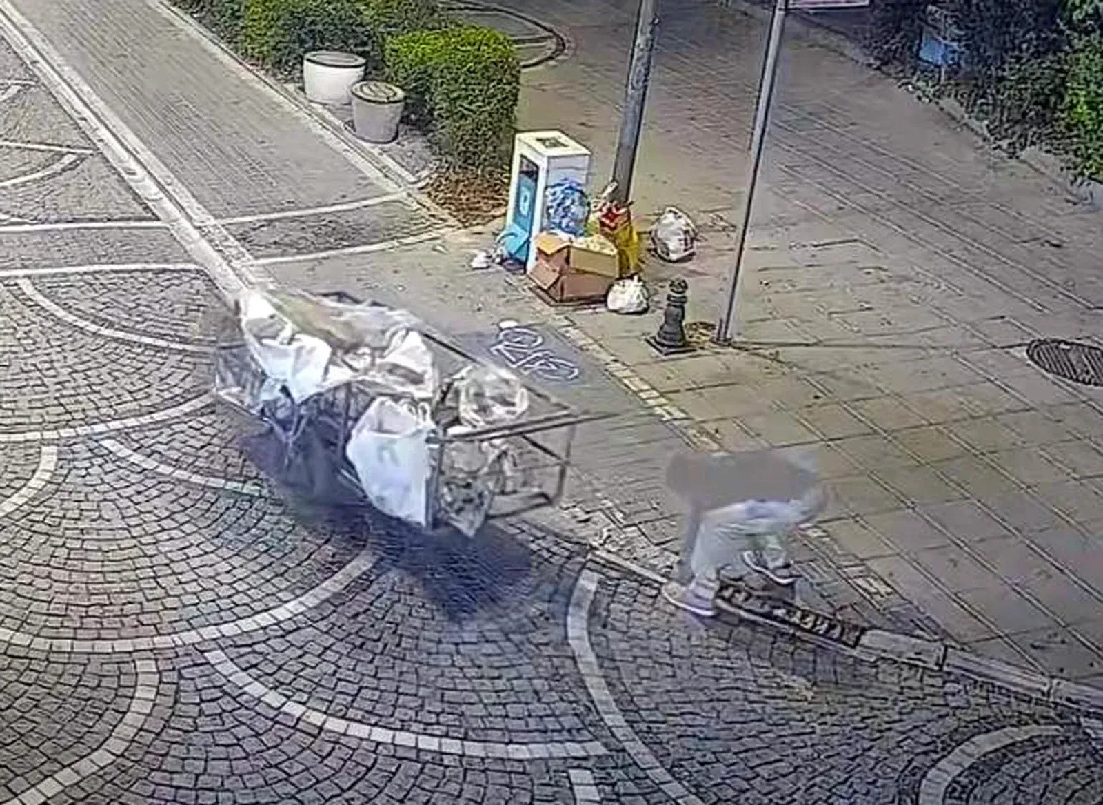 Lüleburgaz’da mazgal hırsızlığı kamerada