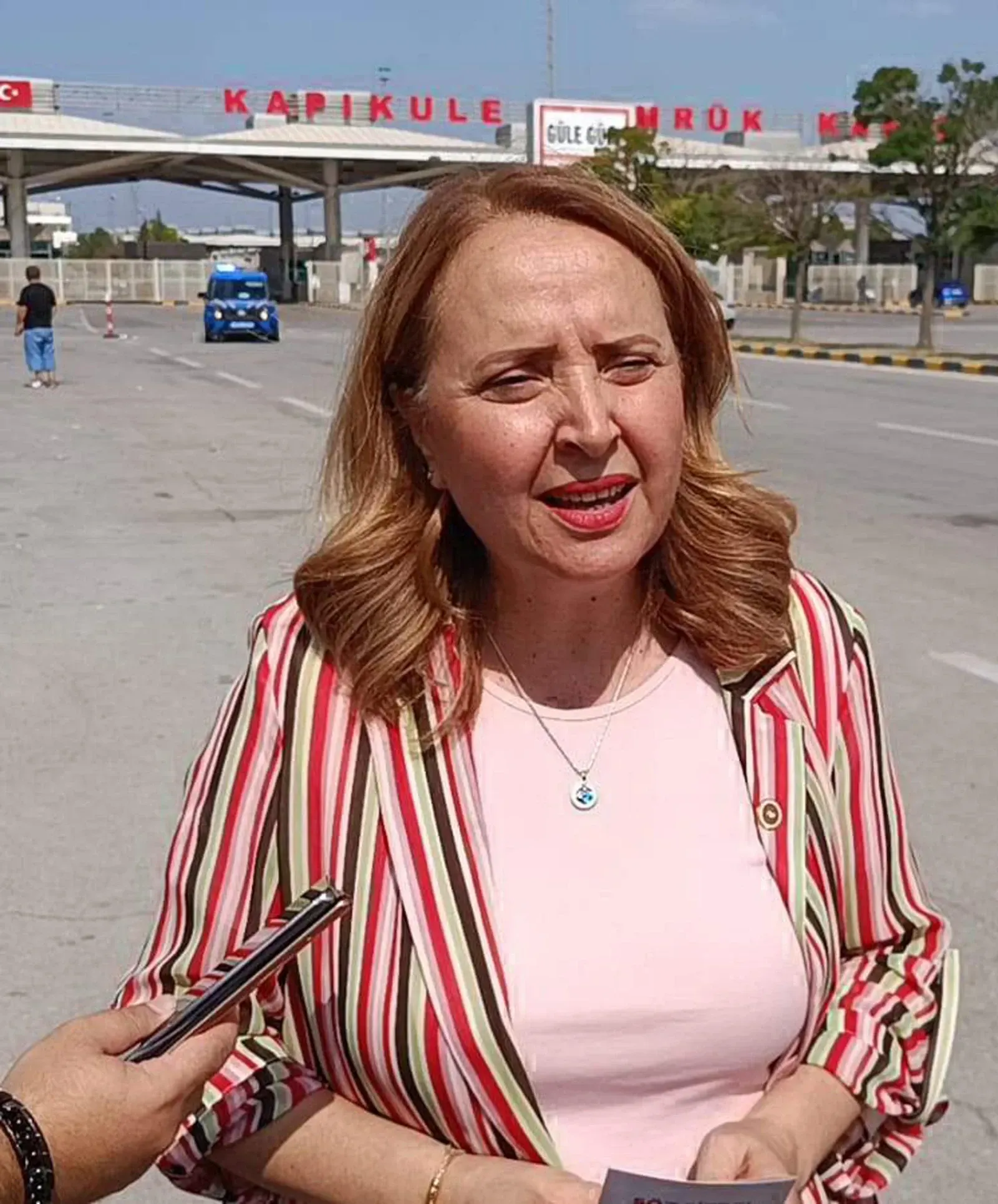 Kapıkule’de gurbetçilerle bir araya geldi