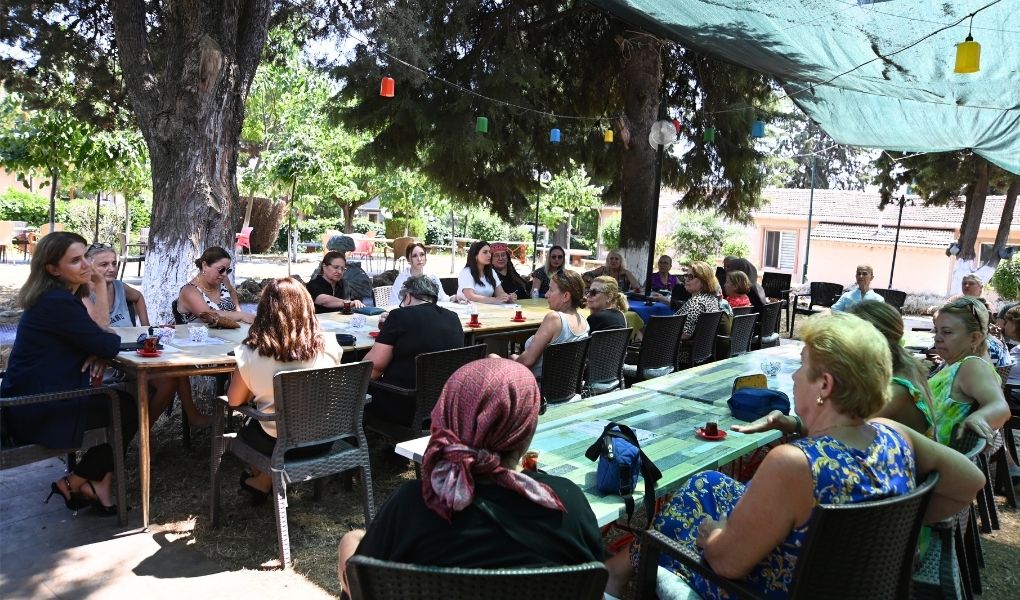 Kadınlar mahallelerinin sorunlarını Büyükşehir’e anlatıyor