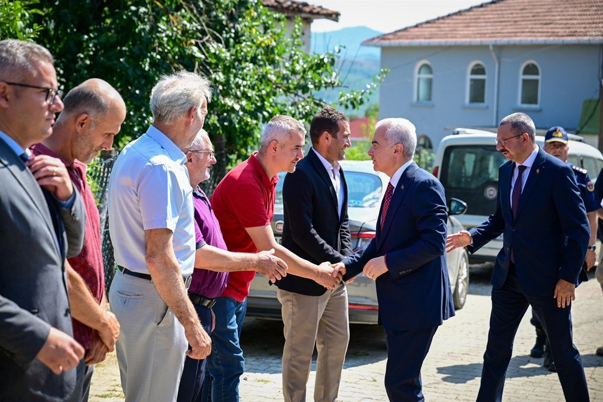 Vali Turan sınır köylerinde vatandaşlarla buluştu