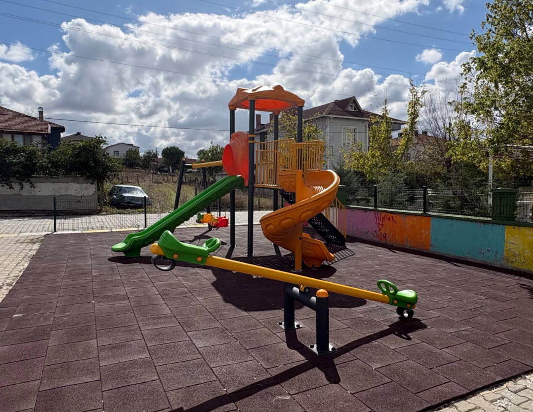 Büyükyoncalı’da park yenilendi