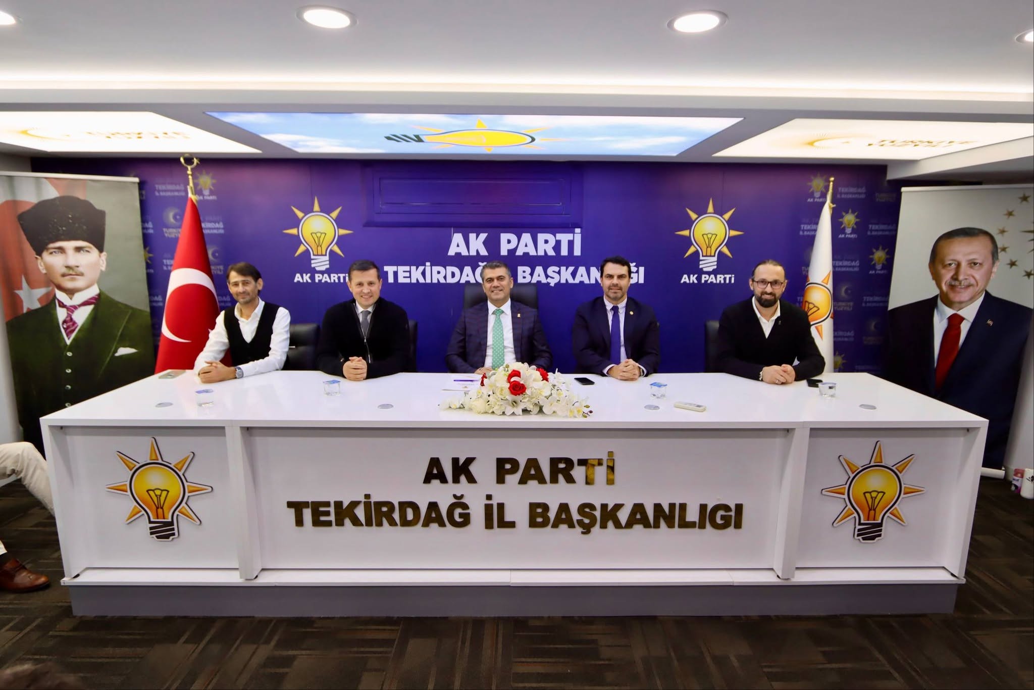 Akay, AK Parti İl Başkanlığında yeni dönemin mesajını verdi 