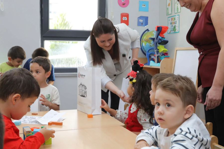 Başkan Gencan, ilk okul günlerinde miniklerle buluştu 