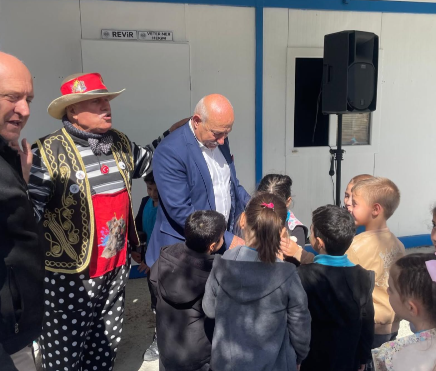 Miniklere hayvan sevgisi aşılandı 