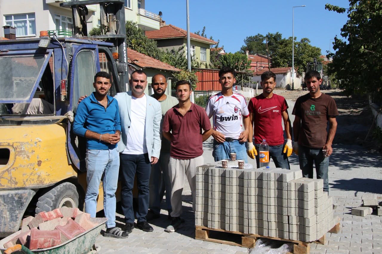 Başkan Martin sahada: İki mahallede parke ve doğal gaz mesaisi