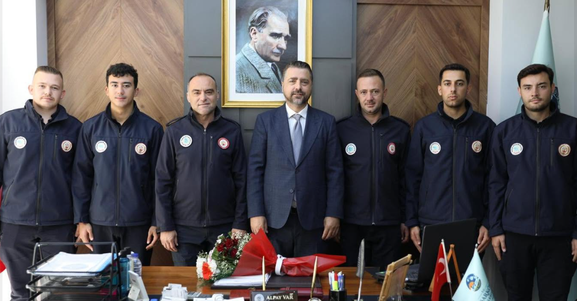 İtfaiyecilerden Başkan Var'a ziyaret 