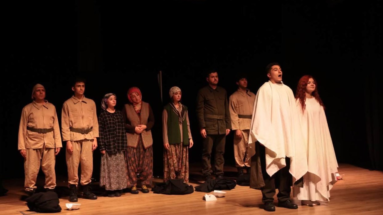 ‘Saklı Mendil’ Kapaklı’da sahnelendi