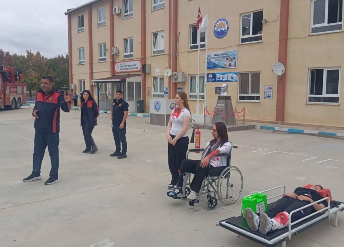 Keşan'da okullarda deprem ve yangın tatbikatı