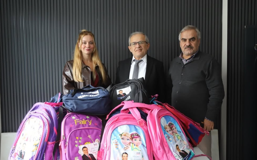 Belediyeden öğrencilere kırtasiye paketi
