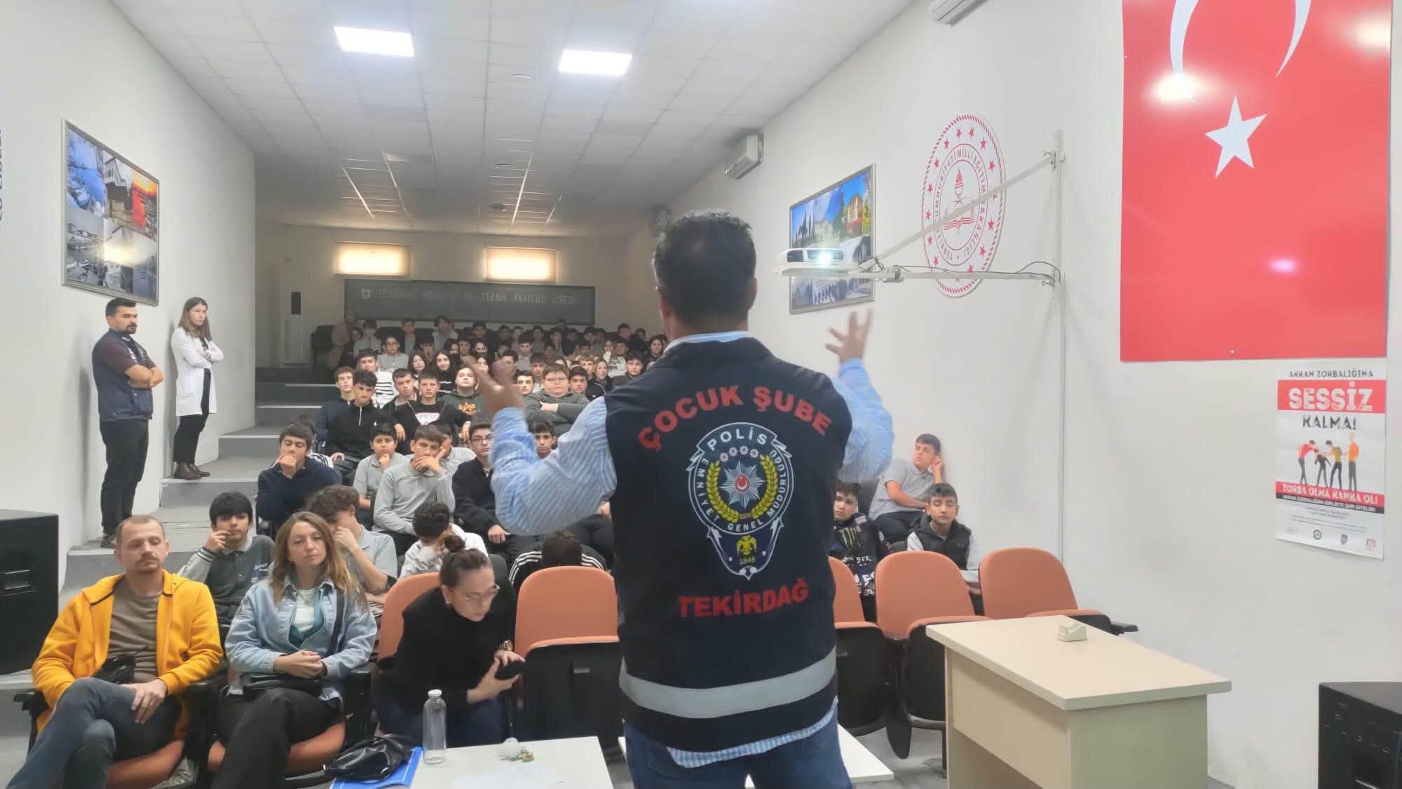Emniyetten lise öğrencilerine eğitim