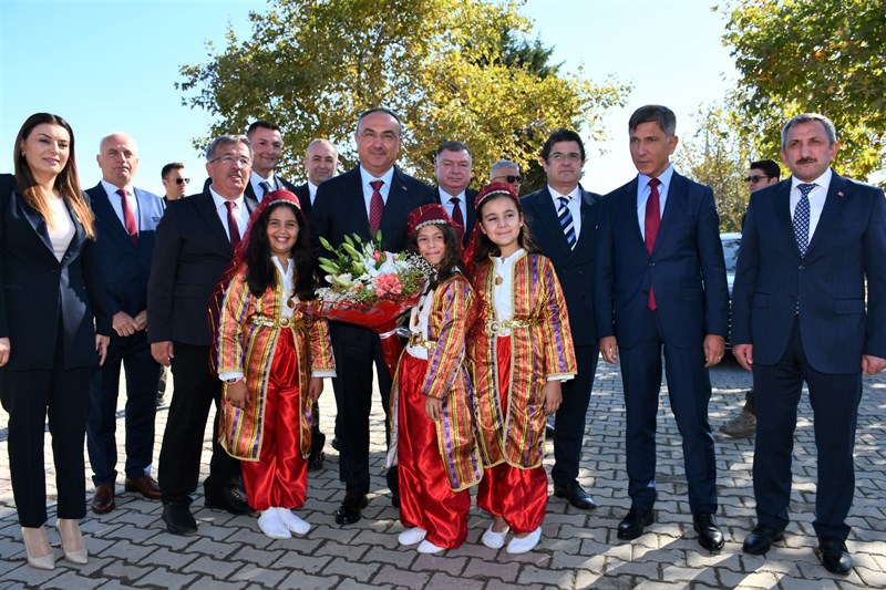 Eğitim maratonu başladı, sınıflar yeniden şenlendi
