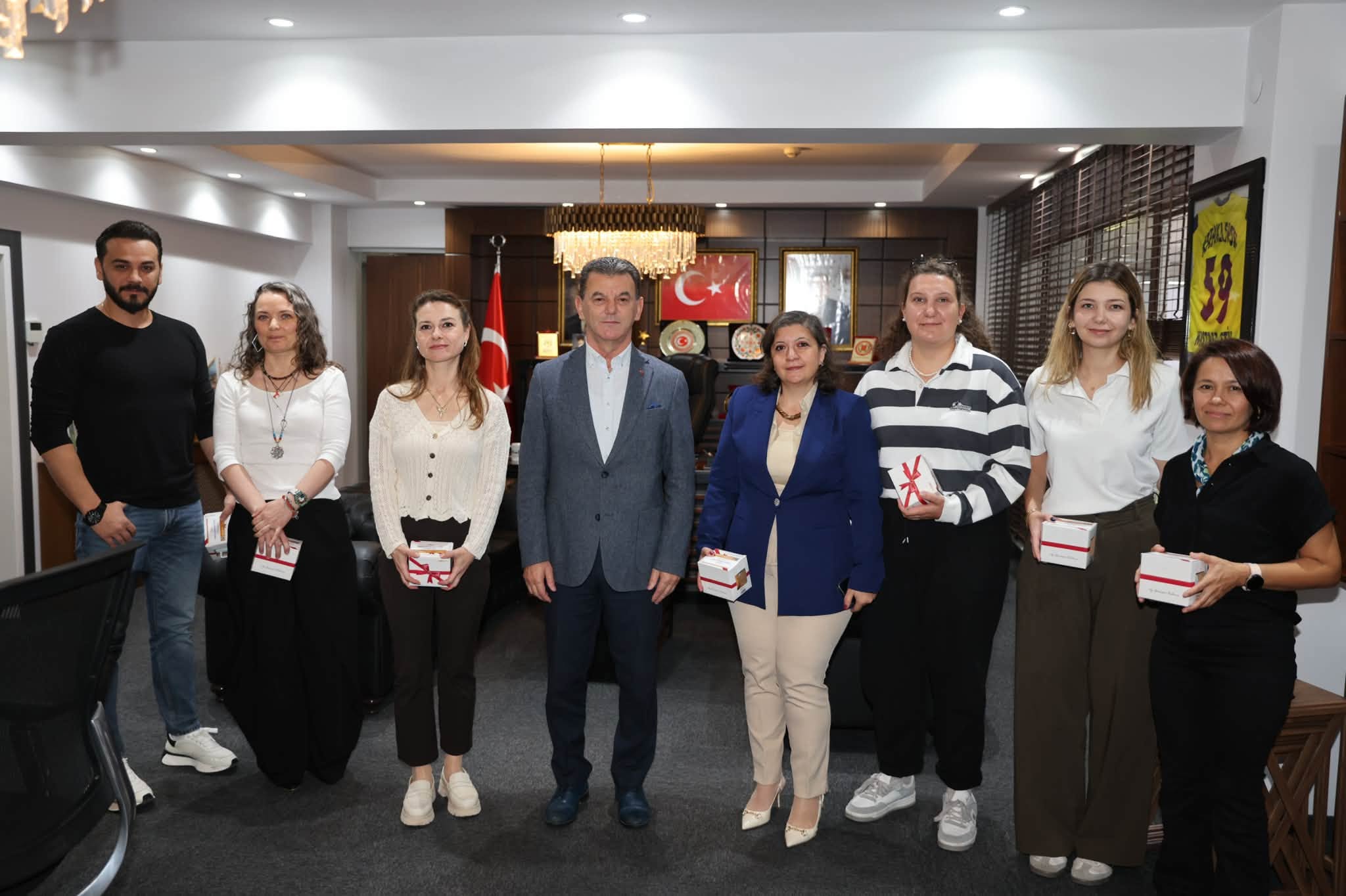 Çetin, belediyede görev yapan mimarlarla bir araya geldi