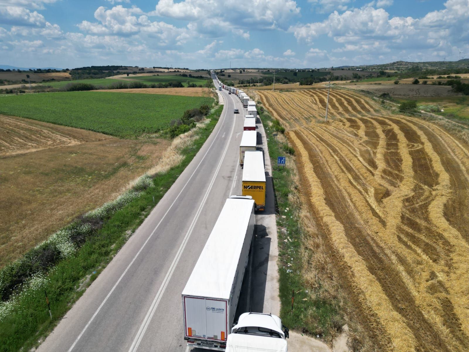Hamzabeyli Sınır Kapısı’nda 20 kilometre TIR kuyruğu oluştu