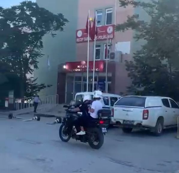 Motosikletli polisler tarafından sınava yetiştirildiler