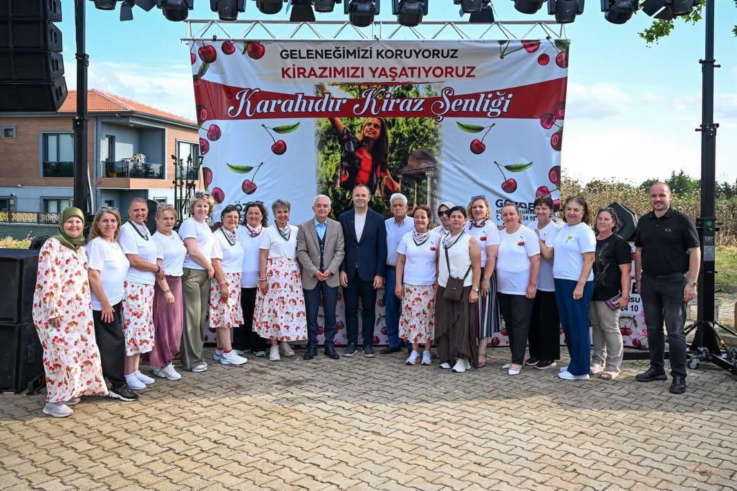 Vali Turan, Karahıdır Kiraz Şenliği’nde üreticilerle buluştu