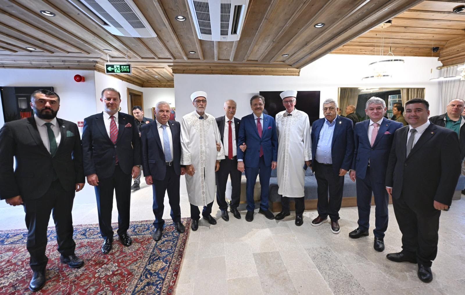 Rektör Hatipler, İskeçe ve Gümülcine Seçilmiş Müftüleriyle bir araya geldi