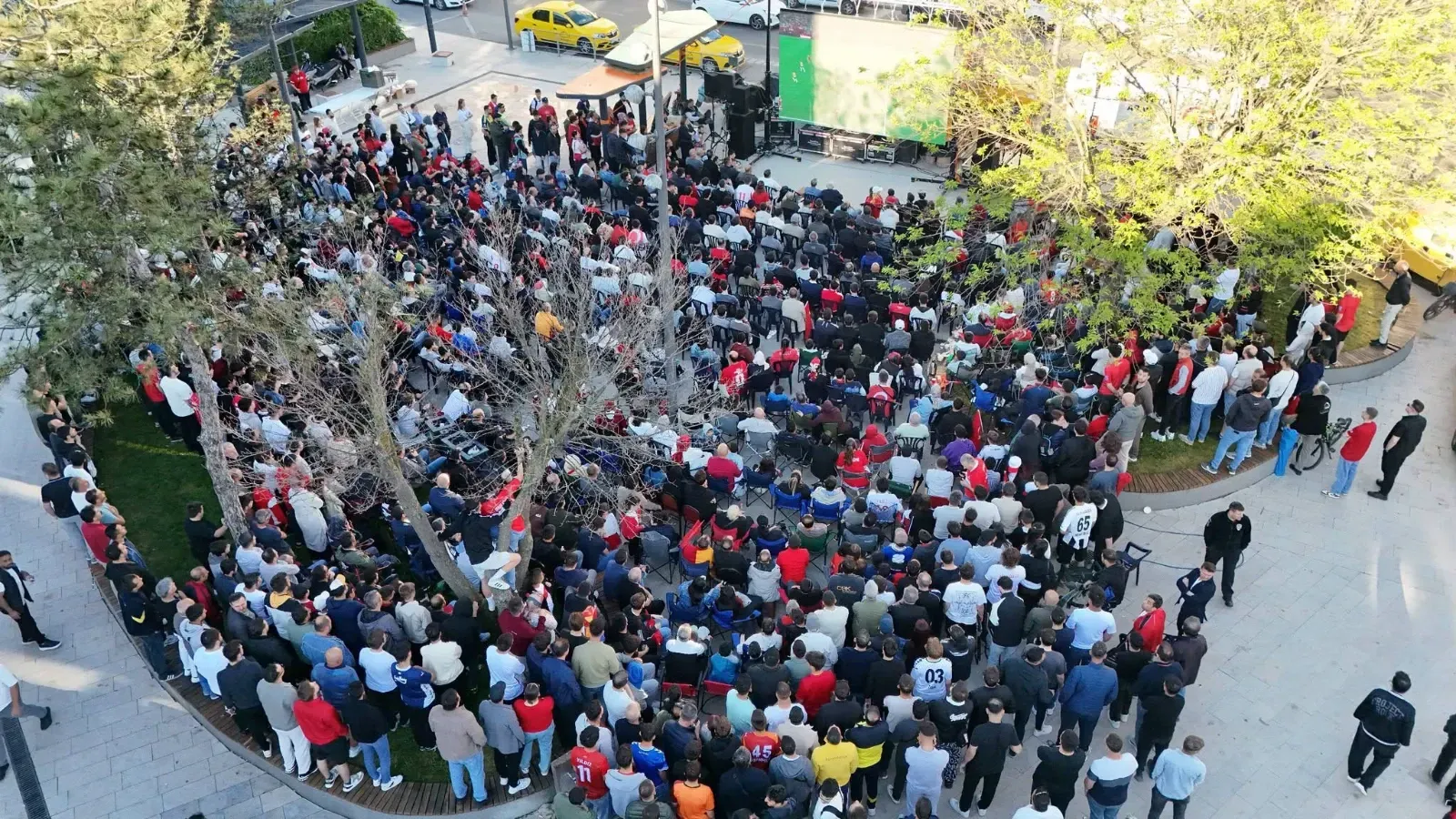 Çerkezköy’de milli maç, dev ekrandan izlendi