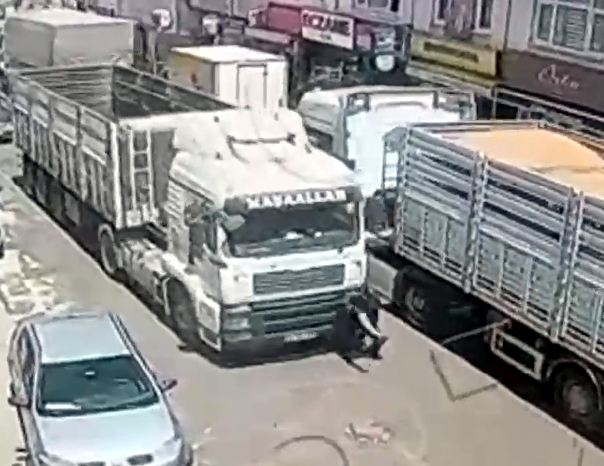 TIR'ın çarptığı yaya hayatını kaybetti