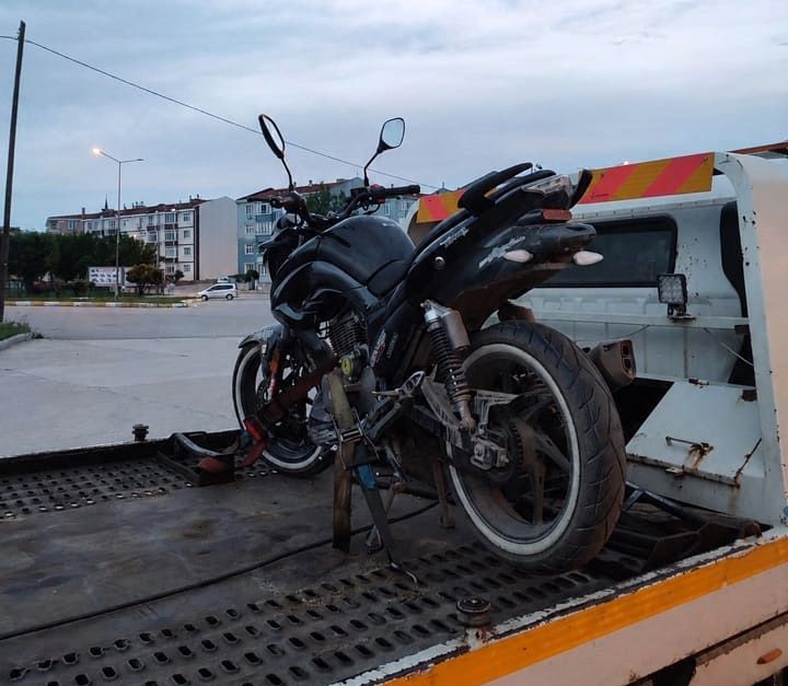 Abart egzoz kullanan motosiklet sürücüsüne 27 bin lira ceza