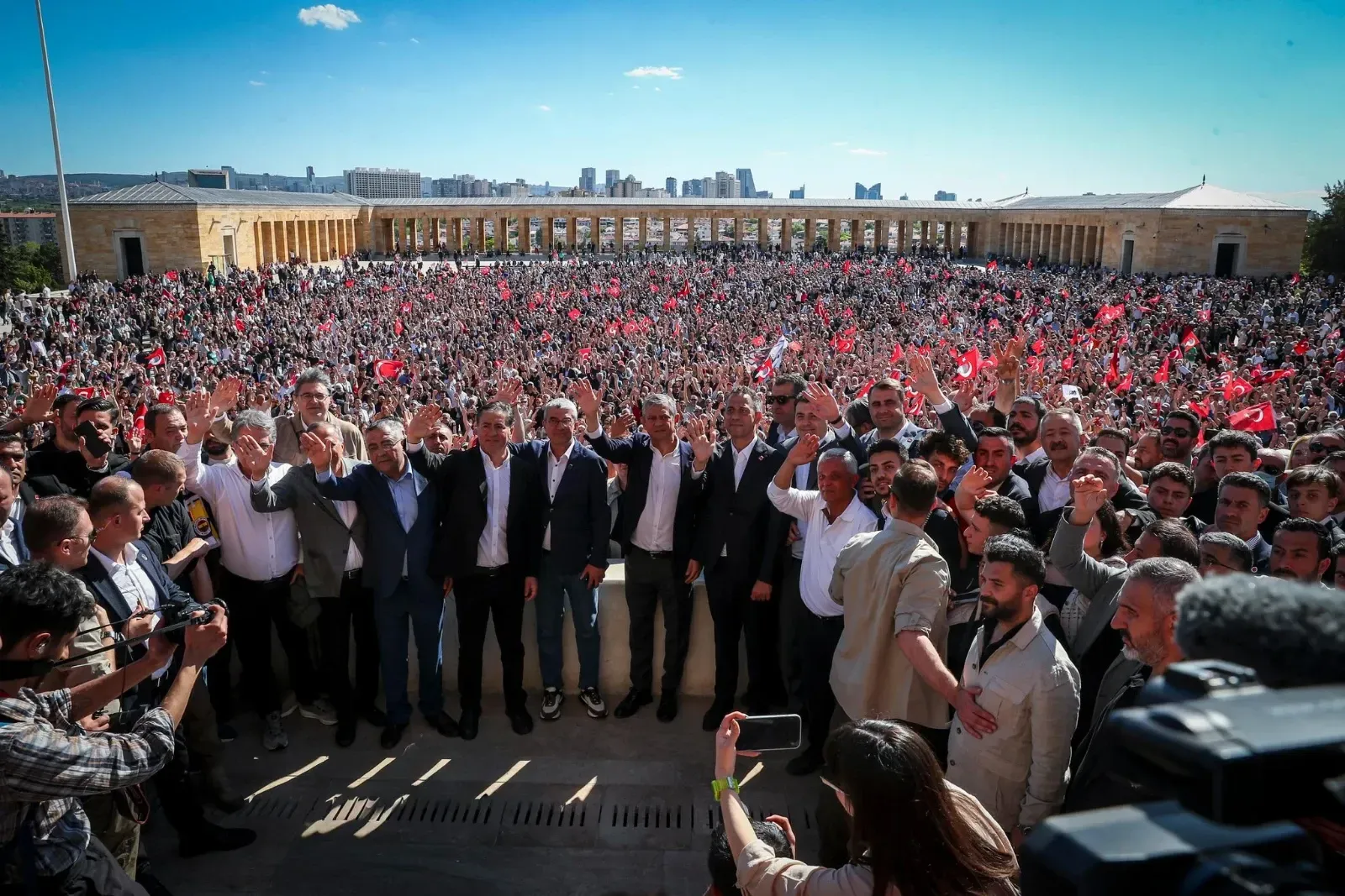 “Cumhuriyet Halk Partisi’ni kayyumlar değil, seçilmişler yönetir”