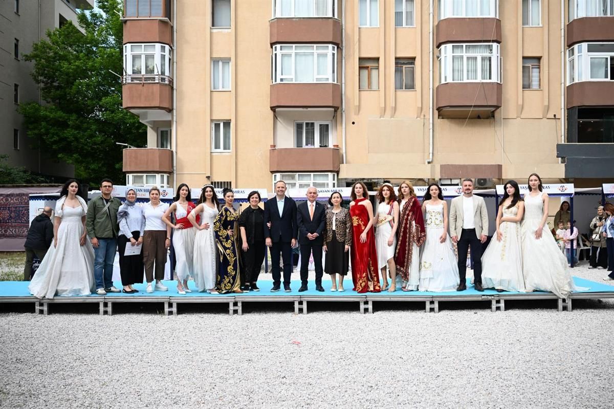 Geleneksel Dokumalardan Kıyafetler Defilesi düzenlendi