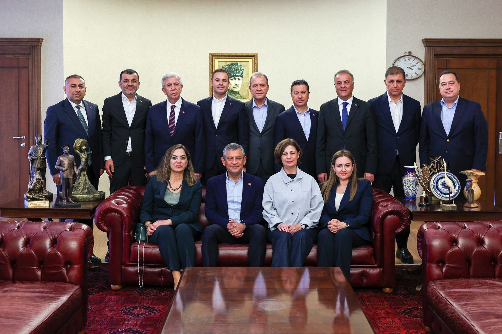 Özgür Özel, CHP’li Büyükşehir Belediye Başkanlarıyla bir araya geldi