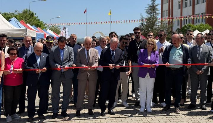 Bahar şenliğinde renkli görüntüler ortaya çıktı