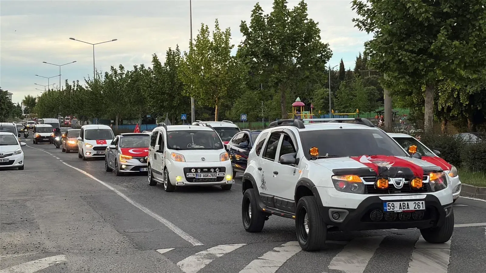 Çorlu’da şehit polislerimiz için konvoy düzenlendi
