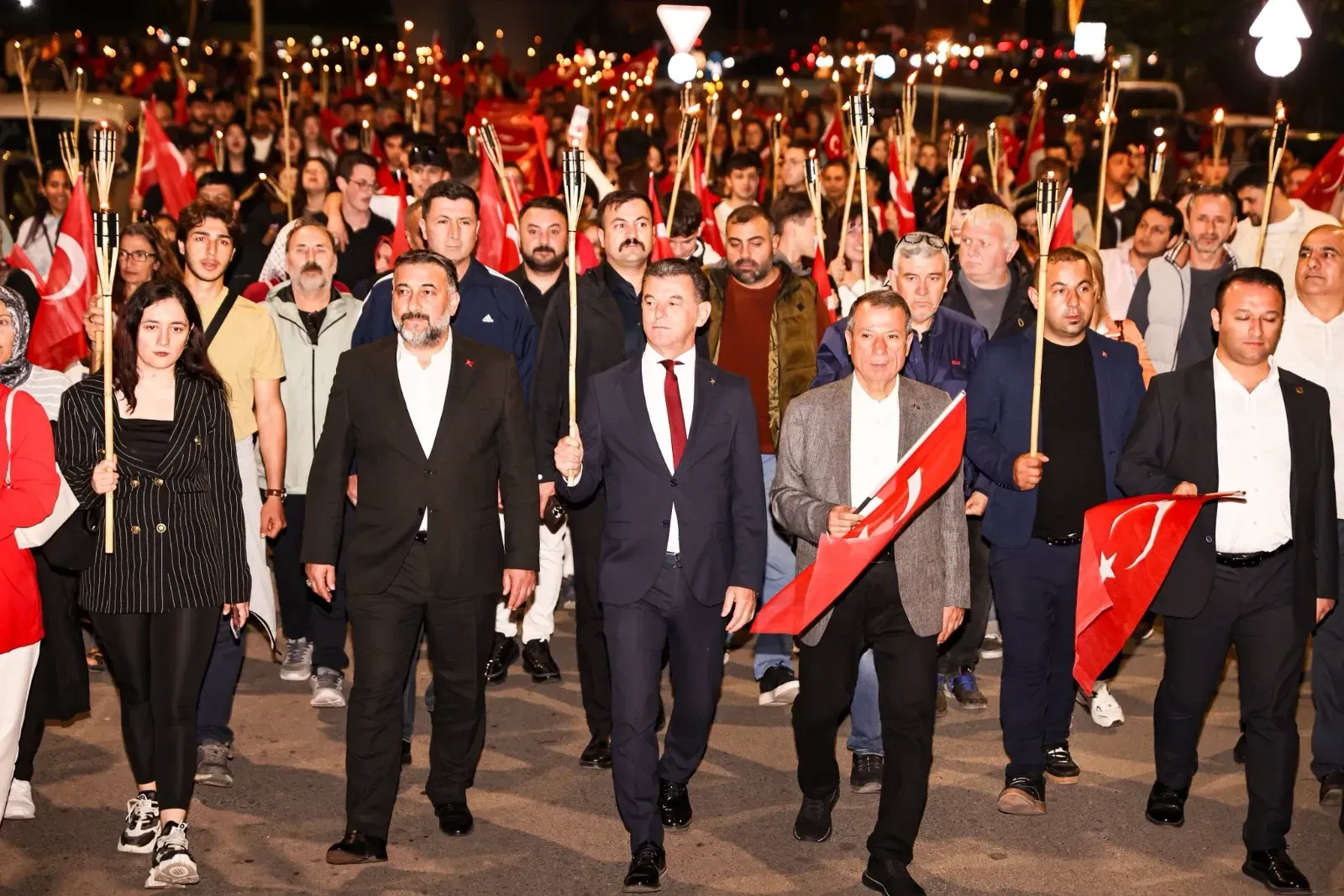 19 Mayıs ruhu, milletimizin yolunu aydınlatmaya devam ediyor