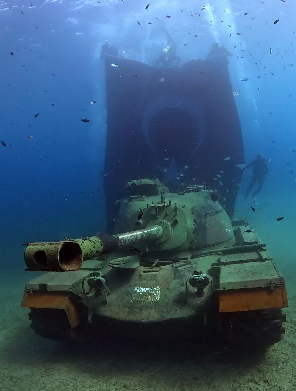 Tank batığına dalıp Türk Bayrağı açtılar