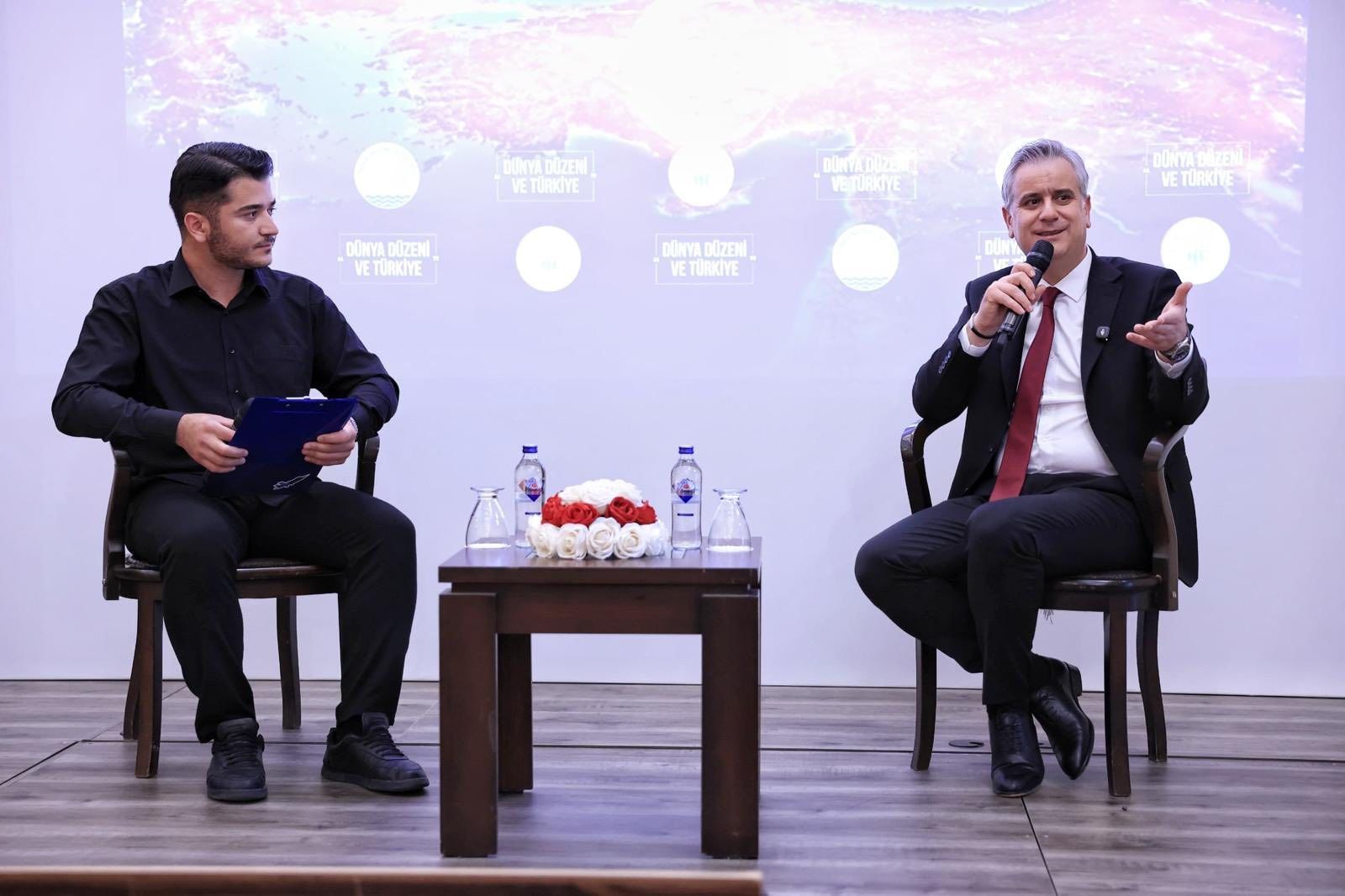 “Dünya Düzeni ve Türkiye” söyleşisi düzenlendi