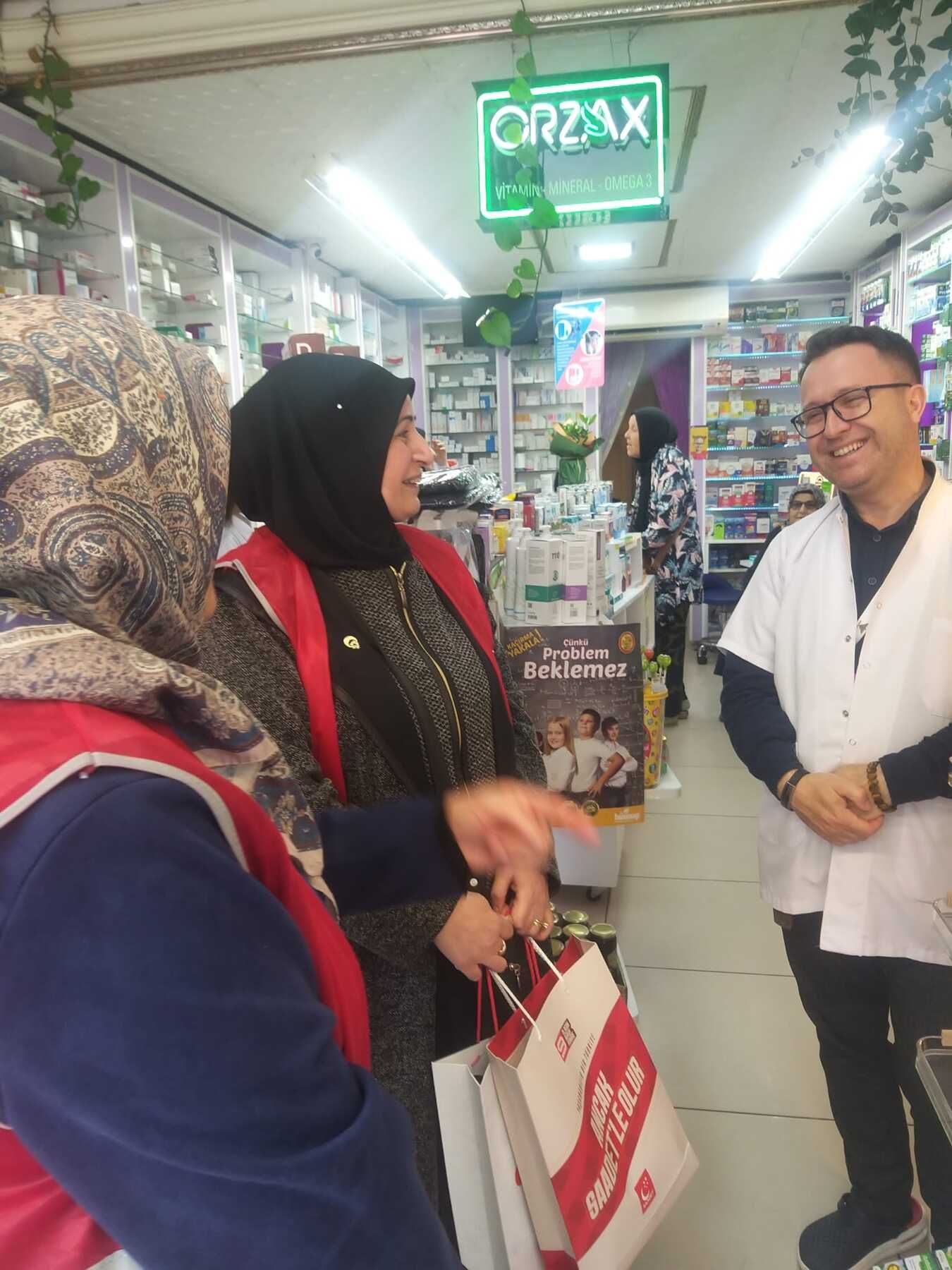 Saadet Partisi’nden eczacılara anlamlı ziyaret