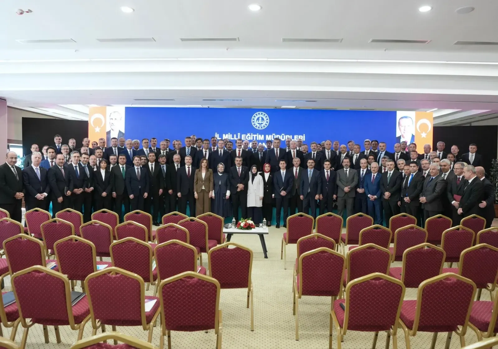 Bakan Tekin, İl Millî Eğitim Müdürleriyle bir araya geldi