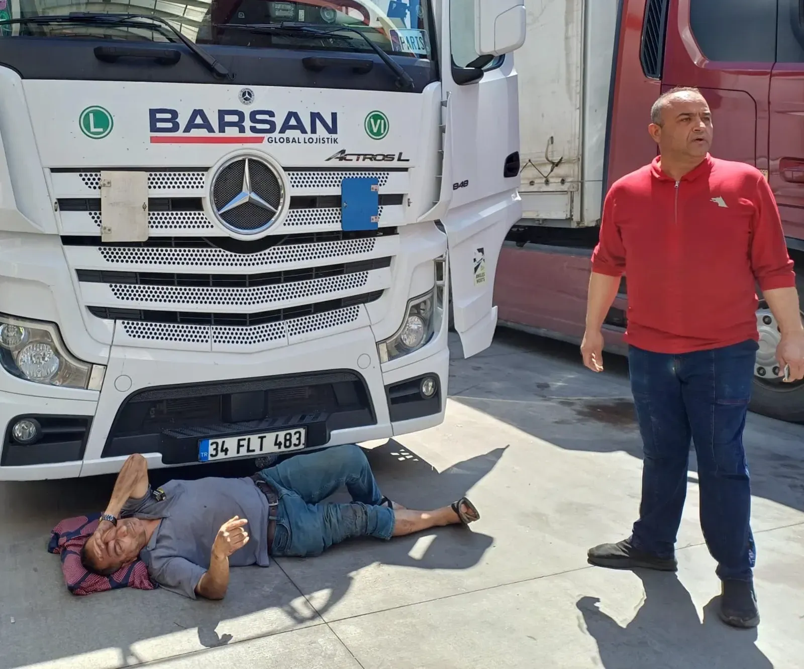 Kapıkule'de TIR'ın çarptığı yaya yaralandı