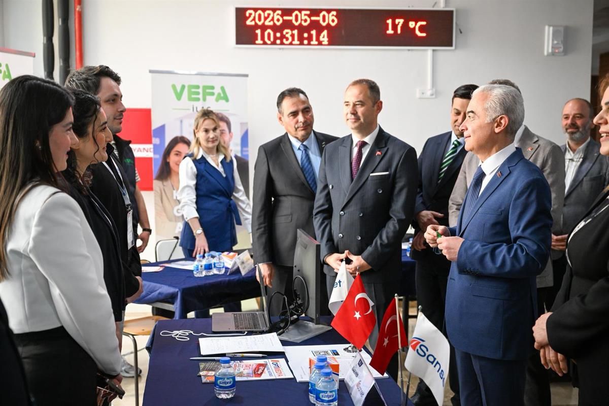 Vali Turan, Kariyer Fuarı’nda gençlerle buluştu