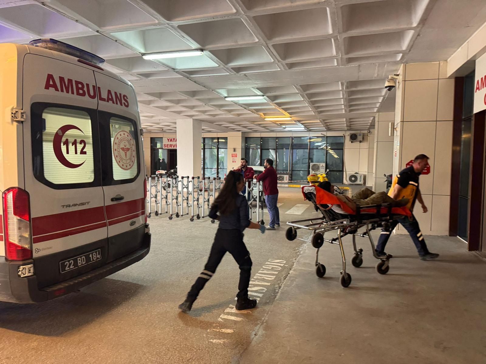 Askeri araç duvara çarptı; 2 asker yaralı