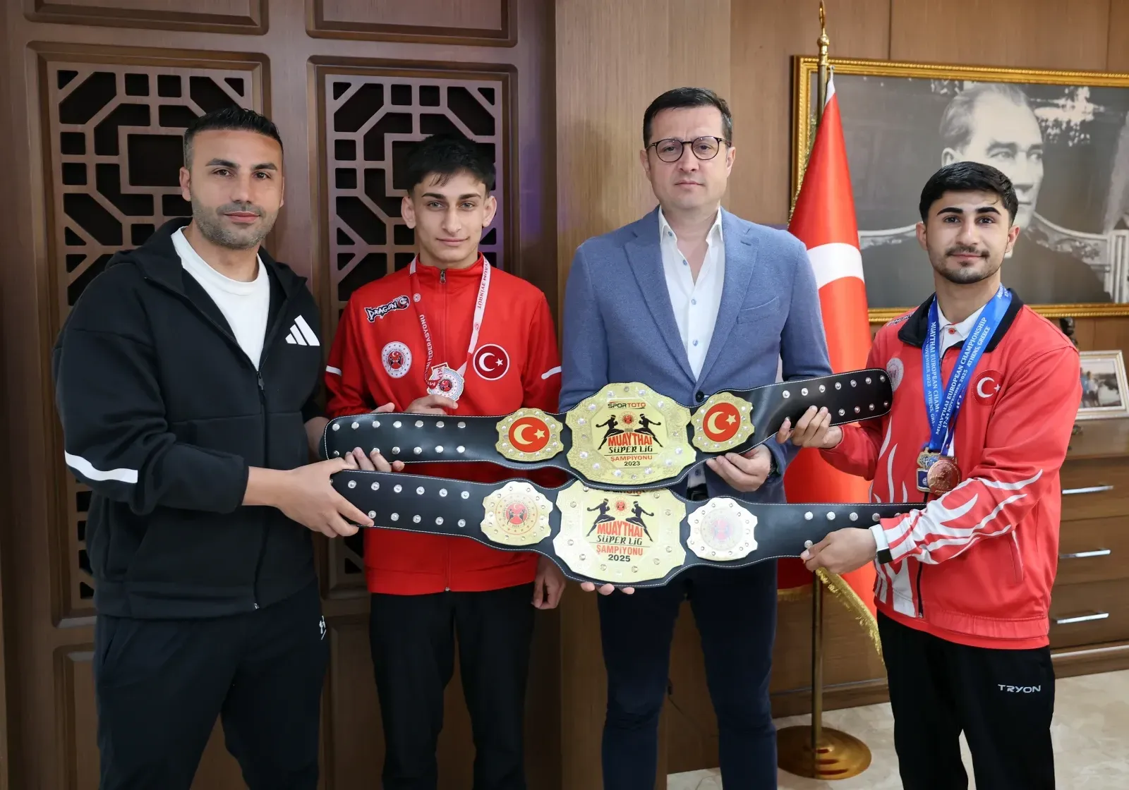 Başkan Akay, Türkiye şampiyonlarını ağırladı