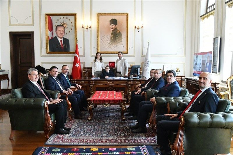 Vali Soytürk, koltuğunu minik Deniz’e bıraktı