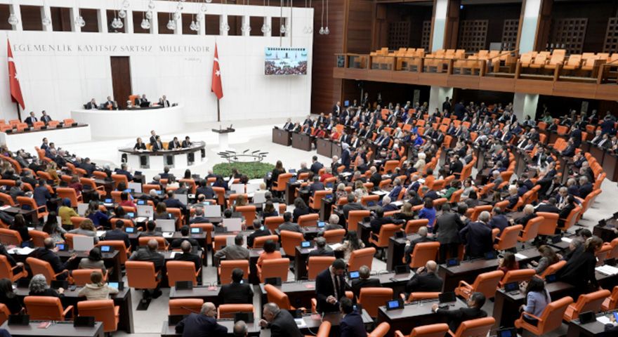 Sosyal medyaya ve doğum iznine yönelik düzenlemeler, Meclis’ten geçti