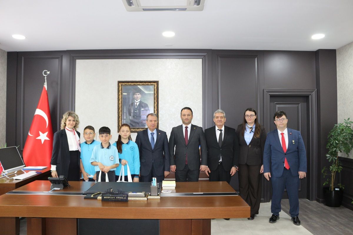 Kaymakamlık makamı çocuklara emanet