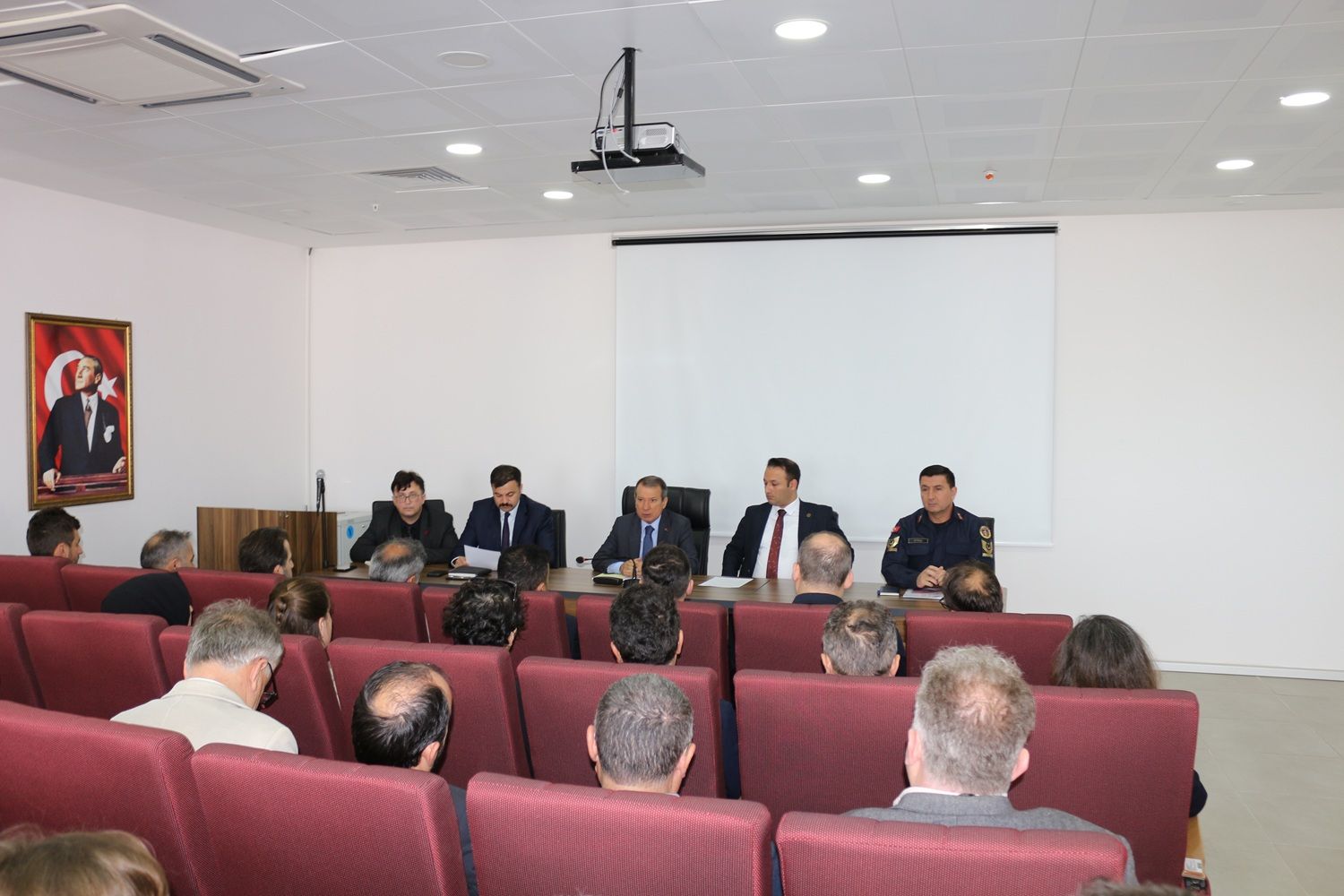 Okul aile birlikleriyle okul güvenliği toplantısı yapıldı