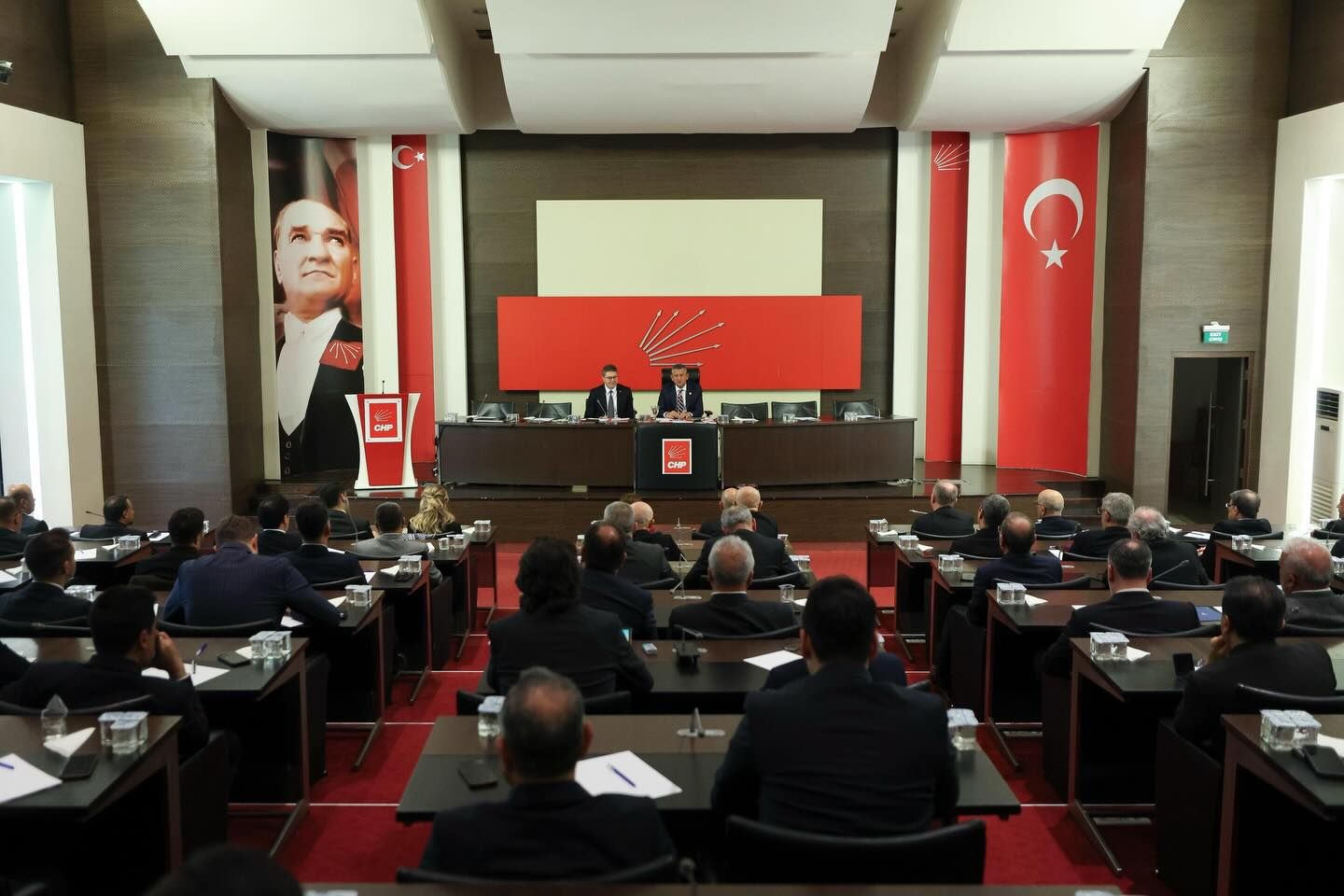 CHP Genel Başkanı Özel, İl Başkanlarıyla buluştu