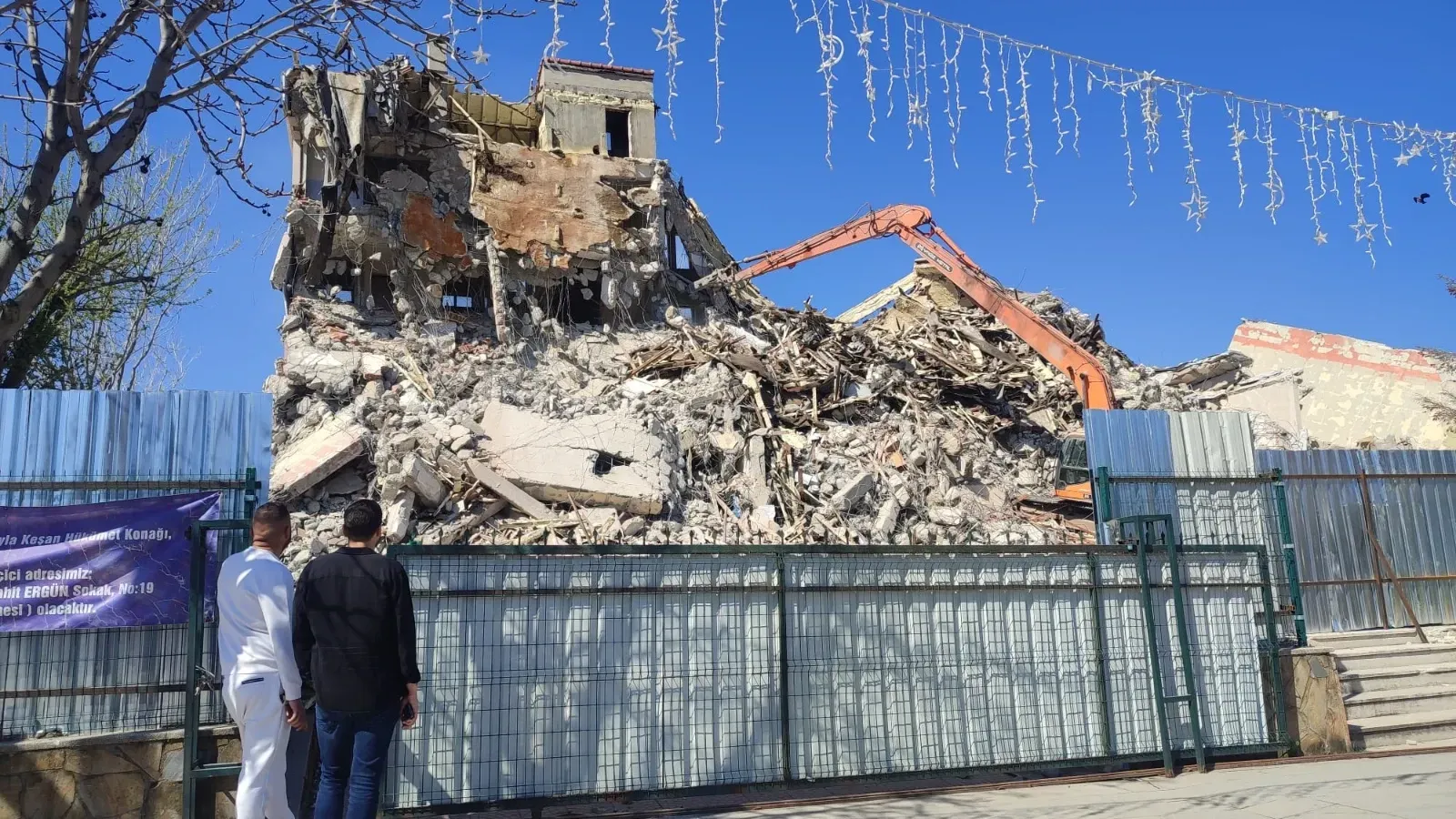 Tehlikeli bina yıkımına 160 bin lira ceza