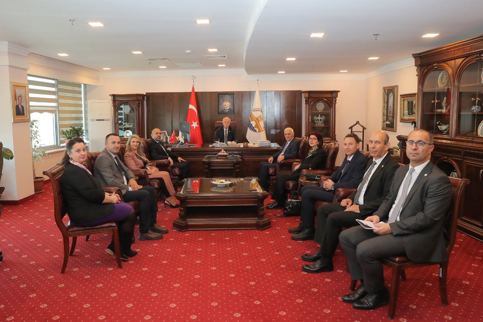 Rektör Hatipler, Kosova Türk Öğretmenler Derneği yöneticilerini ağırladı