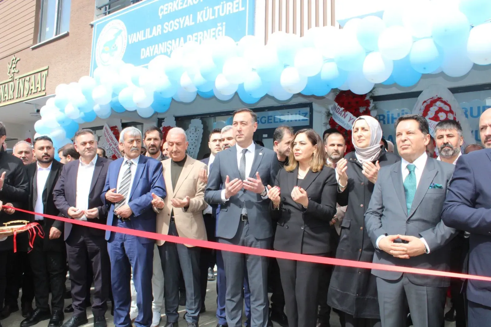 Kızılpınar’da 2 Nisan Coşkusu Siyasi Krize Dönüştü: Vanlılar Derneği Açılışında ‘protesto’ şoku