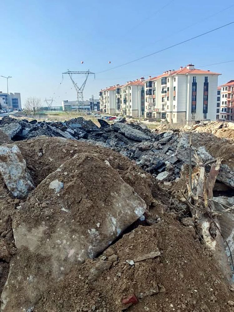 Usulsüz tadilat atığı döken işletmeye 100 bin TL ceza