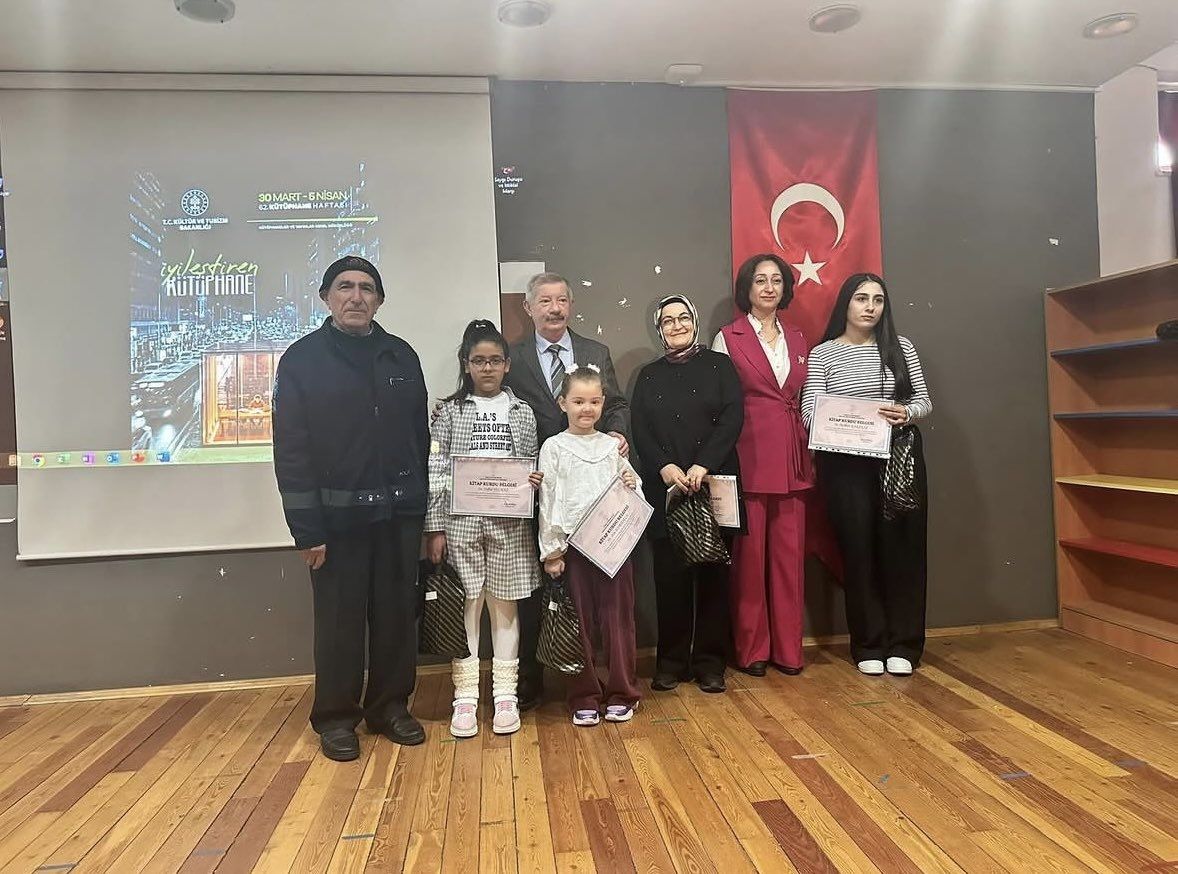 Kütüphane Haftası'nda kitap kurtları ödüllendirildi