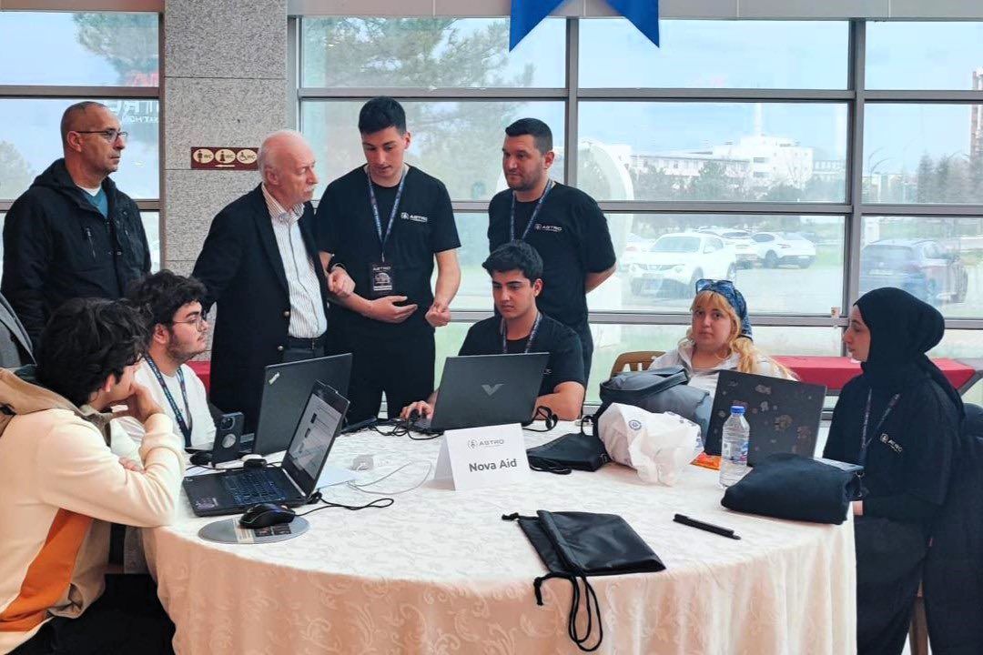 Rektör Hatipler, gençlerle buluştu