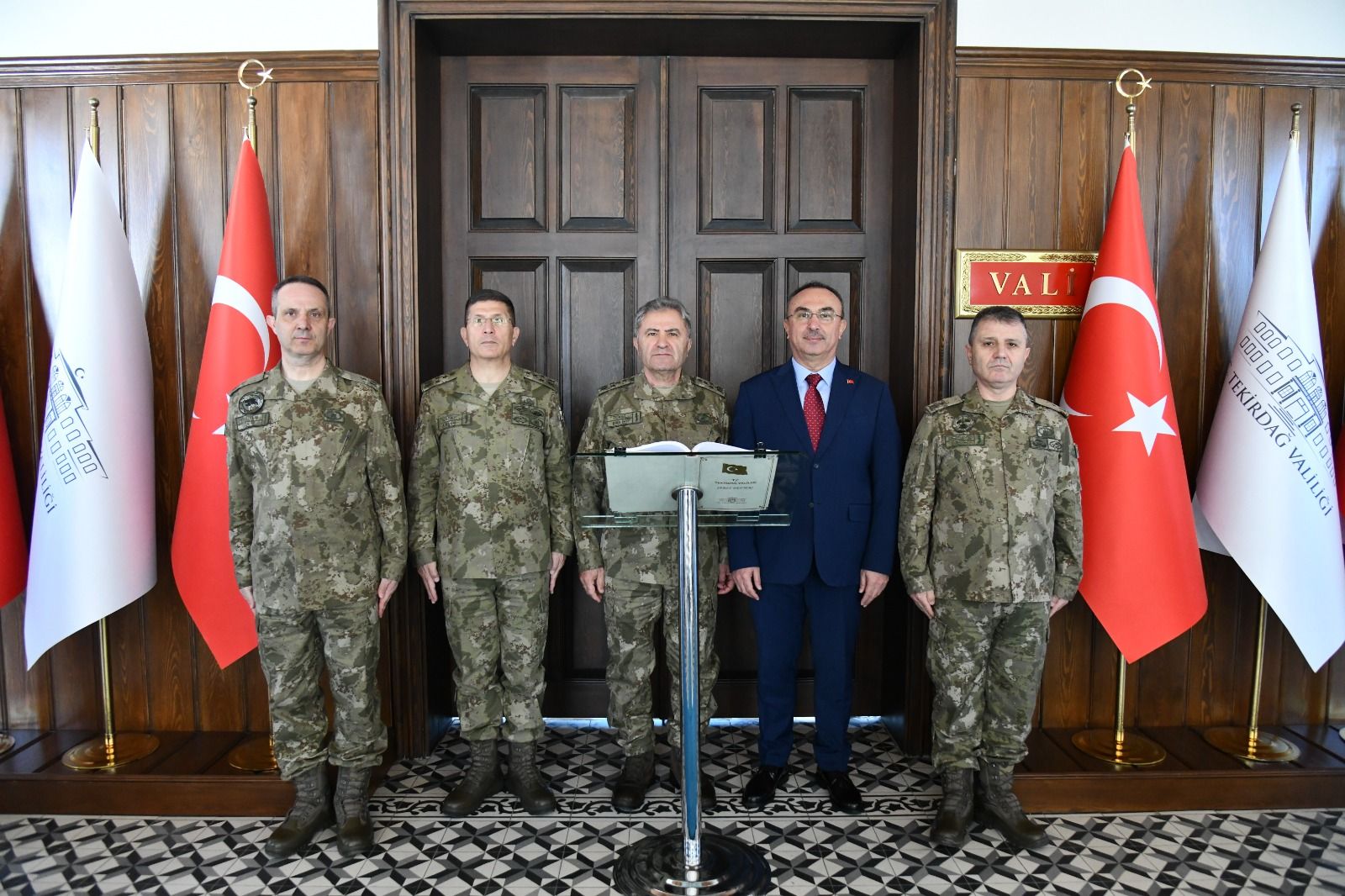 Vali Soytürk, komutanları ağırladı
